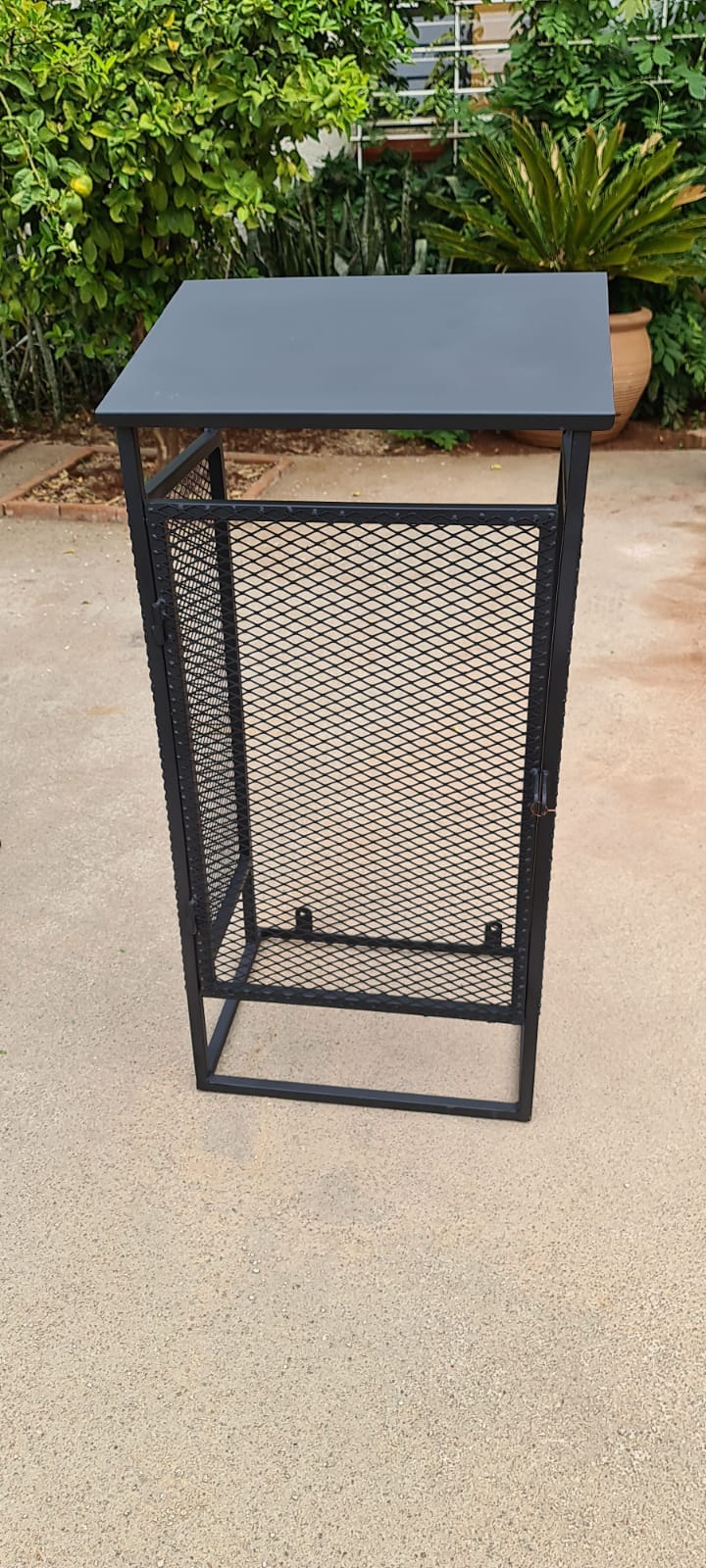 Gas cylinder safety cage installation